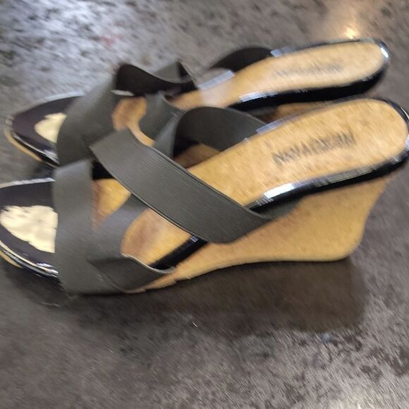 Kenneth Cole Reaction Black Platform Shoes with Elastic Straps - Picture 5 of 6